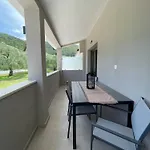Vera *
